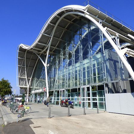 37M2 Lumineux Face Gare Sncf, Wifi Et Cafe Et The Offerts Apartman Orléans Kültér fotó